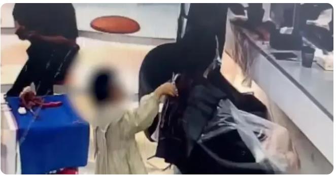 女孩,剪,一撮,头发,家长,赔,1万,碰瓷,还,是真, . 女孩剪一撮头发家长赔1万,碰瓷还是真亏?
