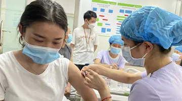 省份,新增,确诊,19例,本土,2例,在,广东,地哥, . 31省份新增确诊19例 本土2例在广东,地哥今天打新冠疫苗了