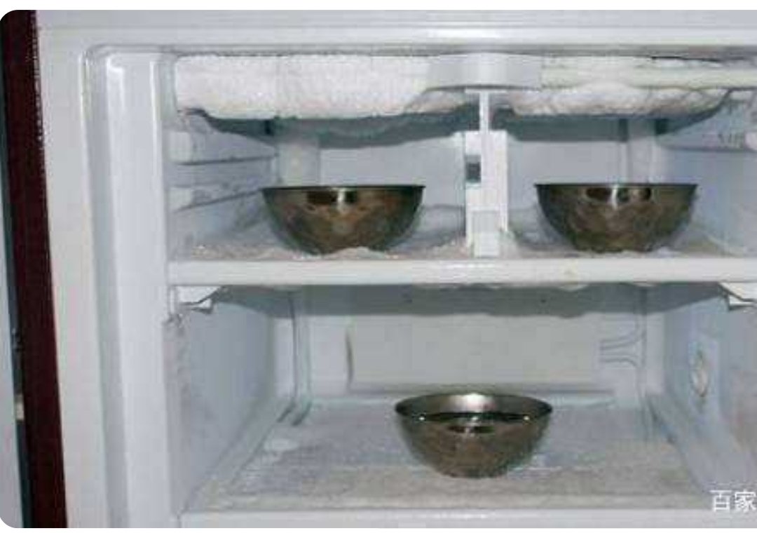 清理,了,一上午,冰箱,里,的,冰,最好,方法, . 清理了一上午冰箱里的冰:清理冰箱里的冰的最好方法