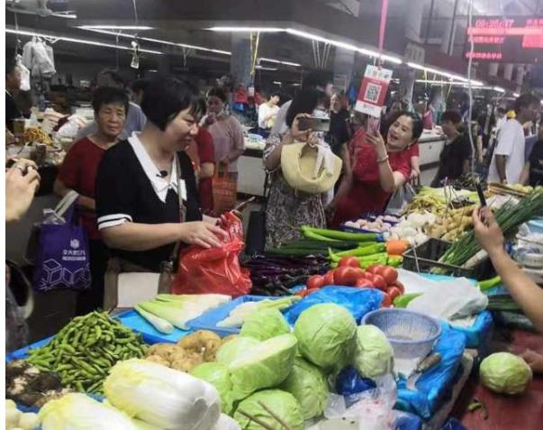 杨倩,妈妈,去,菜场,被,围堵,为国争光家,人都, . 杨倩妈妈去菜场被围堵,为国争光家人都带光环