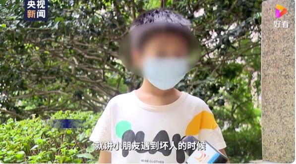 9岁,男孩,记下,嫌疑人,特征,帮,民警,破案,9岁, . 9岁男孩记下嫌疑人特征帮民警破案,谨防犯人报复