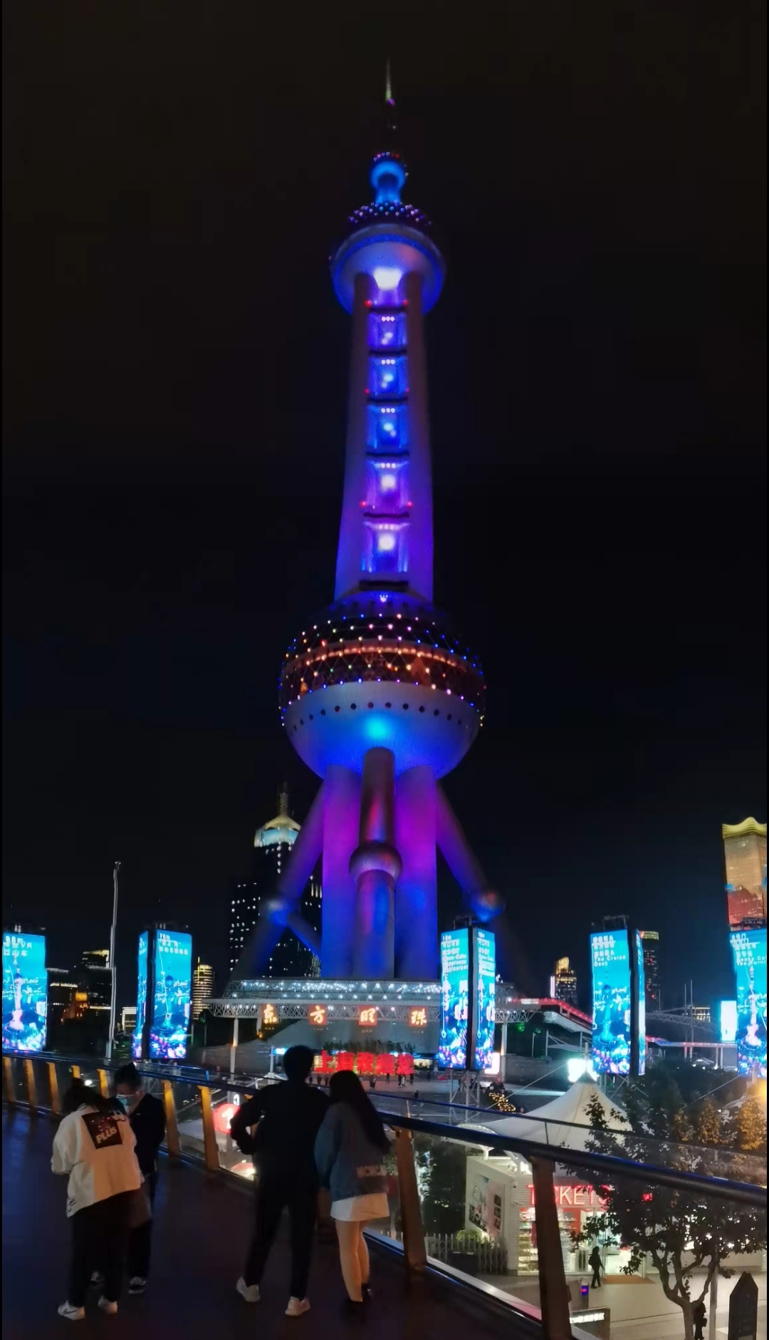 迪士尼,的,东西,为什么,那么,贵,给,女儿,59元, . 迪士尼的东西为什么那么贵?给女儿59元抽了个盲盒