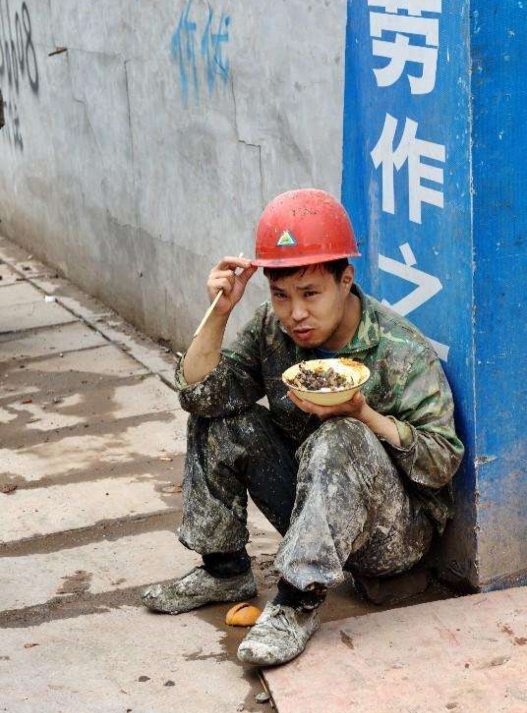 揭秘,农民工,一天,赚,三,四百,长年累月,还是, . 揭秘:农民工一天赚三四百,为啥还是不富裕?打工越打越穷!