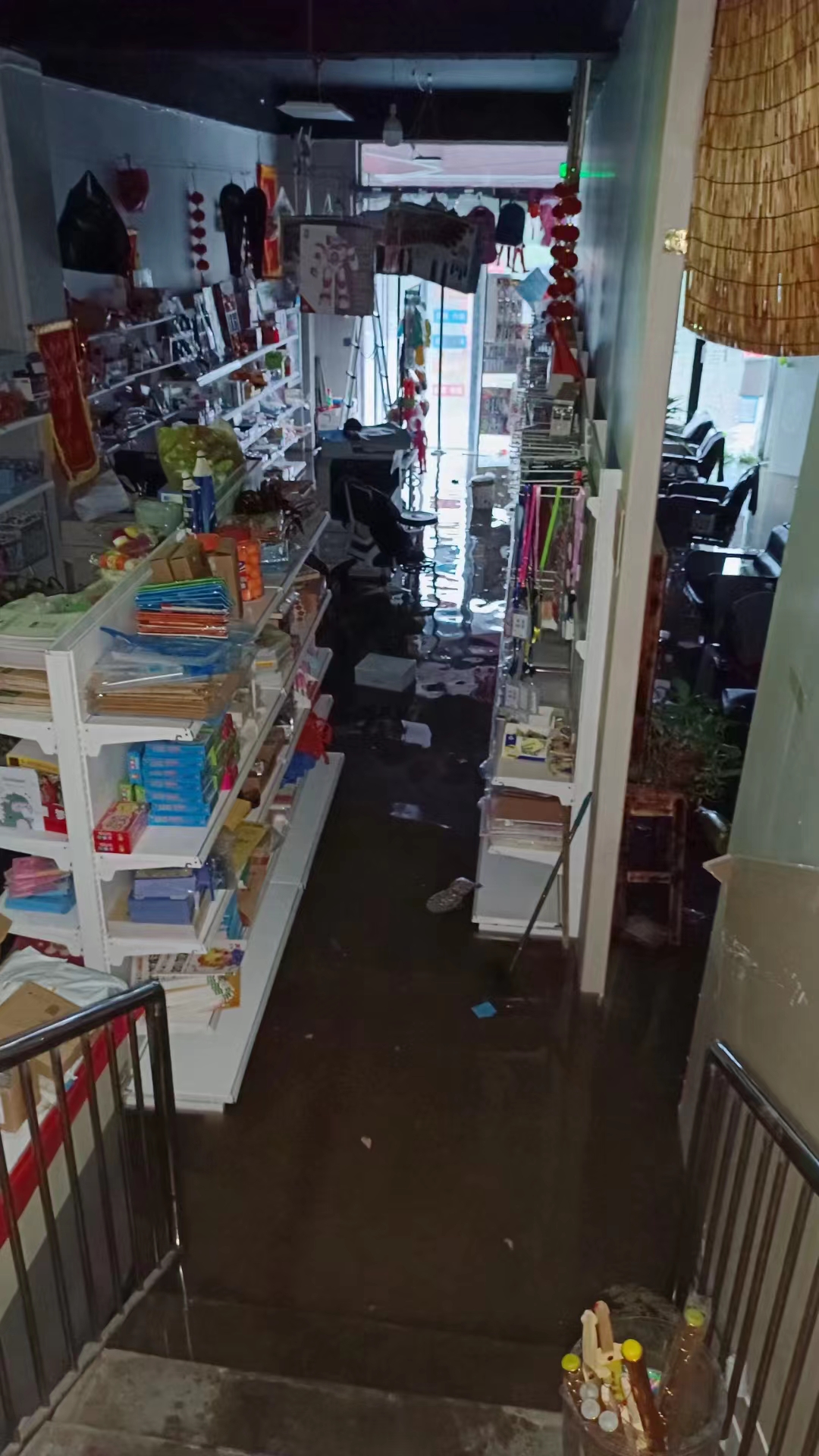河南,人和,雨,的,约定,实现,了,不过,这会,约, . 河南人和雨的约定实现了,不过这会约的有些恐怖