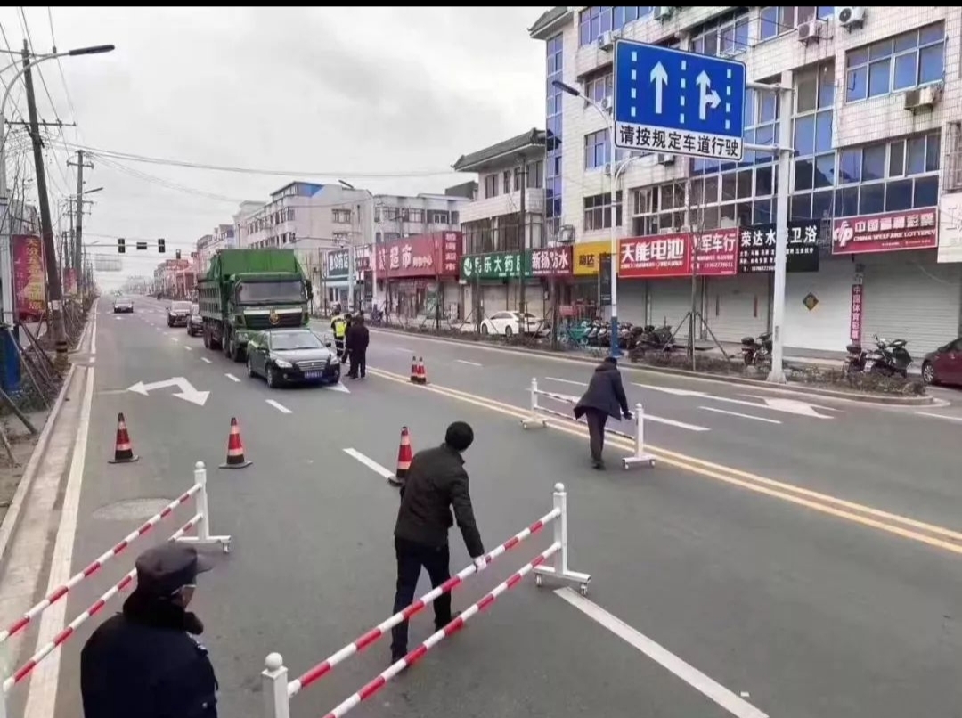 开封,疫情,形势,严峻,封路,停工,进行时,自从, . 开封疫情形势严峻,封路停工进行时